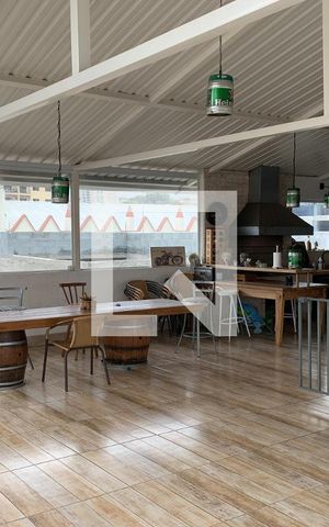 Casa à venda com 625m², 5 quartos e 2 vagas Casa à venda com 625m², 5 quartos e 2 vagasTerraço