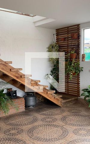 Casa à venda com 625m², 5 quartos e 2 vagas Casa à venda com 625m², 5 quartos e 2 vagasQuintal