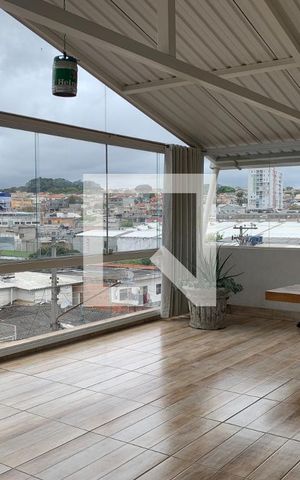 Casa à venda com 625m², 5 quartos e 2 vagas Casa à venda com 625m², 5 quartos e 2 vagasTerraço