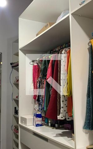 Casa à venda com 625m², 5 quartos e 2 vagas Casa à venda com 625m², 5 quartos e 2 vagasCloset