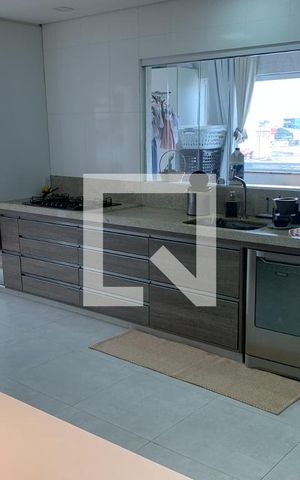 Casa à venda com 625m², 5 quartos e 2 vagas Casa à venda com 625m², 5 quartos e 2 vagasCozinha