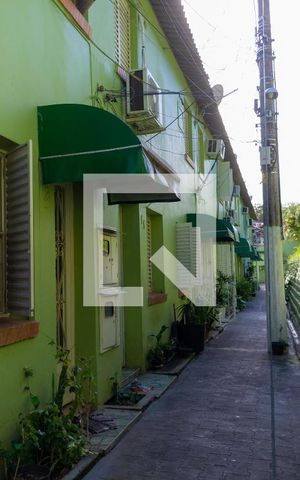 Casa de condomínio à venda com 65m², 2 quartos e 1 vaga Casa de condomínio à venda com 65m², 2 quartos e 1 vagaVista