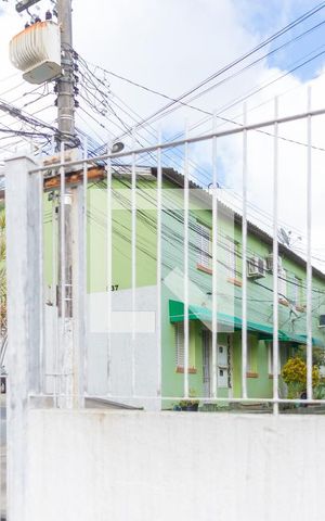 Casa de condomínio à venda com 65m², 2 quartos e 1 vaga Casa de condomínio à venda com 65m², 2 quartos e 1 vagaFachada