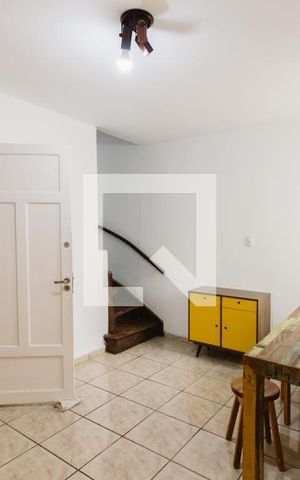 Casa à venda com 150m², 4 quartos e 1 vaga Casa à venda com 150m², 4 quartos e 1 vagaSala