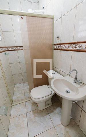 Casa à venda com 150m², 4 quartos e 1 vaga Casa à venda com 150m², 4 quartos e 1 vagaBanheiro de Serviço