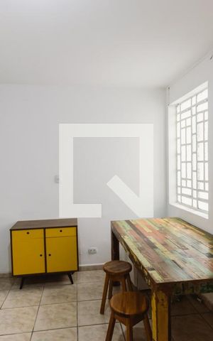Casa à venda com 150m², 4 quartos e 1 vaga Casa à venda com 150m², 4 quartos e 1 vagaSala