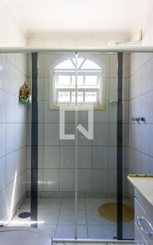 Casa à venda com 260m², 3 quartos e 2 vagas Casa à venda com 260m², 3 quartos e 2 vagasBanheiro