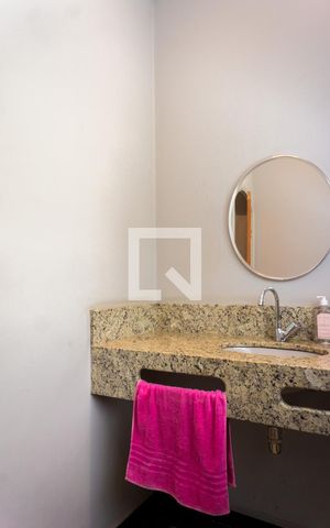 Casa à venda com 260m², 3 quartos e 2 vagas Casa à venda com 260m², 3 quartos e 2 vagasLavabo