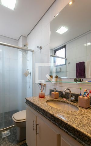 Apartamento para alugar com 245m², 3 quartos e 3 vagas Apartamento para alugar com 245m², 3 quartos e 3 vagasBanheiro da Suíte