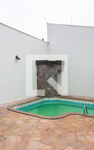Casa para alugar com 280m², 4 quartos e 3 vagas Casa para alugar com 280m², 4 quartos e 3 vagasPiscina