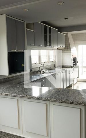 Apartamento à venda com 374m², 4 quartos e 2 vagas Apartamento à venda com 374m², 4 quartos e 2 vagasCozinha