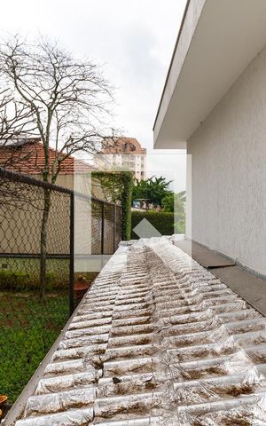 Casa para alugar com 350m², 6 quartos e 3 vagas Casa para alugar com 350m², 6 quartos e 3 vagasVista do Quarto 3