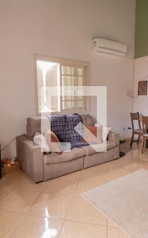 Casa à venda com 98m², 3 quartos e 2 vagasSala