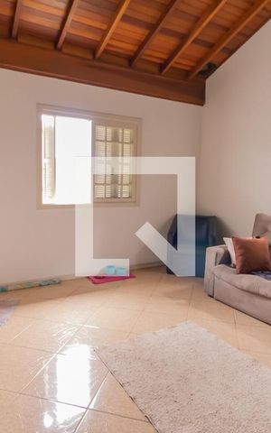 Casa à venda com 98m², 3 quartos e 2 vagasSala