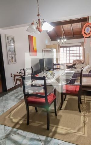 Casa à venda com 190m², 3 quartos e 3 vagasSala