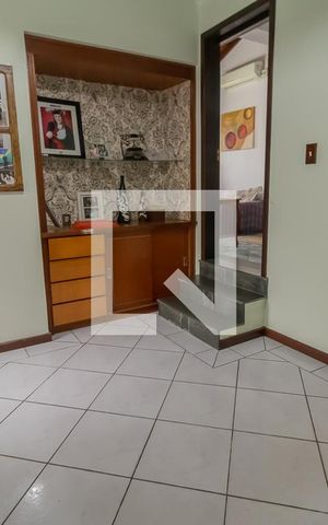 Casa à venda com 190m², 3 quartos e 3 vagasSala