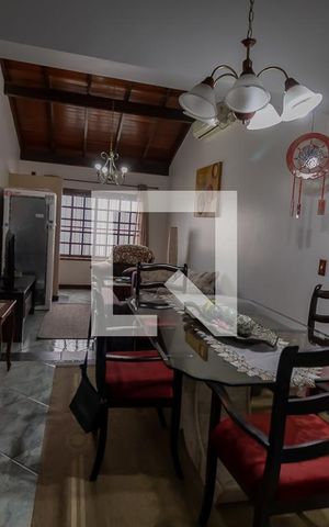 Casa à venda com 190m², 3 quartos e 3 vagasSala