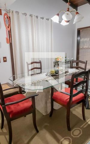 Casa à venda com 190m², 3 quartos e 3 vagasSala