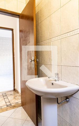 Casa à venda com 210m², 3 quartos e 3 vagas Casa à venda com 210m², 3 quartos e 3 vagasLavabo