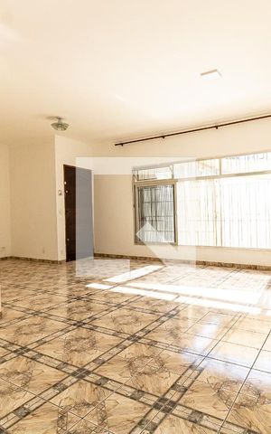 Casa à venda com 210m², 3 quartos e 3 vagas Casa à venda com 210m², 3 quartos e 3 vagasSala