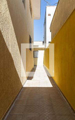 Casa à venda com 210m², 3 quartos e 3 vagas Casa à venda com 210m², 3 quartos e 3 vagasCorrerdor Lateral