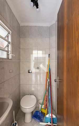 Casa à venda com 210m², 3 quartos e 3 vagas Casa à venda com 210m², 3 quartos e 3 vagasBanheiro de Serviço