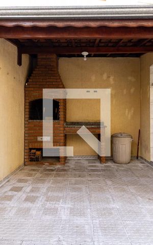 Casa à venda com 210m², 3 quartos e 3 vagas Casa à venda com 210m², 3 quartos e 3 vagasChurrasqueiira