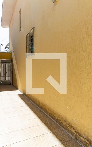 Casa à venda com 210m², 3 quartos e 3 vagas Casa à venda com 210m², 3 quartos e 3 vagasCorrerdor Lateral