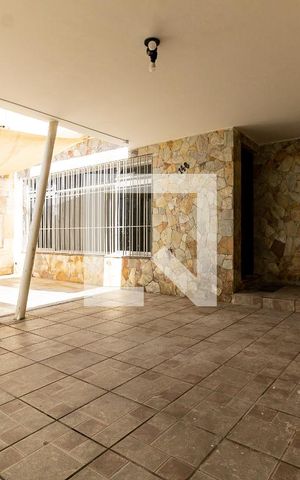 Casa à venda com 210m², 3 quartos e 3 vagas Casa à venda com 210m², 3 quartos e 3 vagasGaragem