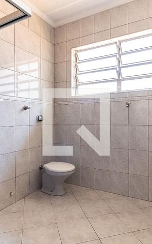 Casa à venda com 210m², 3 quartos e 3 vagas Casa à venda com 210m², 3 quartos e 3 vagasBanheiro Social