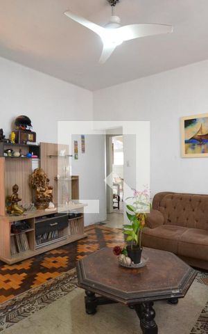 Casa à venda com 100m², 4 quartos e 4 vagasSala