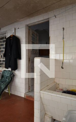 Casa à venda com 100m², 4 quartos e 4 vagasServiço/Varanda