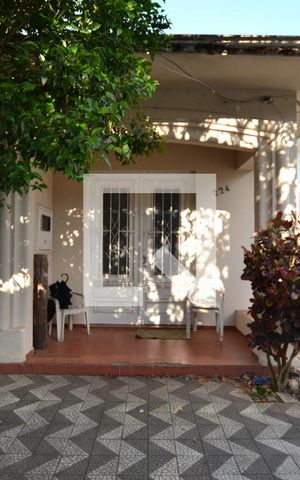 Casa à venda com 100m², 4 quartos e 4 vagasFachada