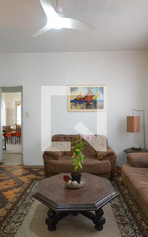 Casa à venda com 100m², 4 quartos e 4 vagasSala