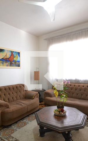 Casa à venda com 100m², 4 quartos e 4 vagasSala