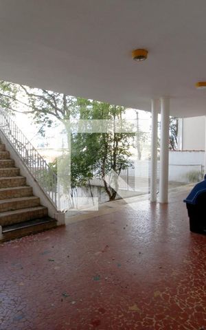 Casa para alugar com 500m², 5 quartos e 1 vagaÁrea 