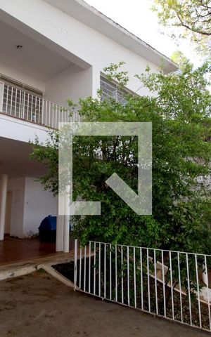 Casa para alugar com 500m², 5 quartos e 1 vagaFachada