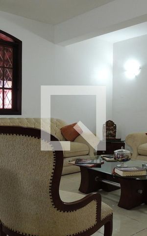 Casa para alugar com 366m², 6 quartos e 2 vagasSala