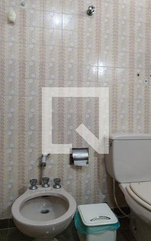 Casa para alugar com 366m², 6 quartos e 2 vagas Casa para alugar com 366m², 6 quartos e 2 vagasBanheiro social
