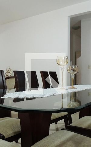 Casa para alugar com 366m², 6 quartos e 2 vagasSala