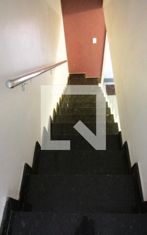Casa à venda com 120m², 2 quartos e 1 vagaEscada