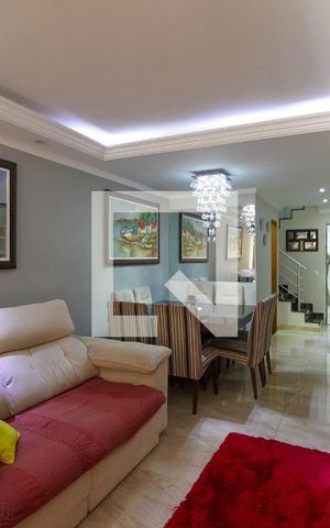 Casa à venda com 140m², 3 quartos e 3 vagas Casa à venda com 140m², 3 quartos e 3 vagasSala