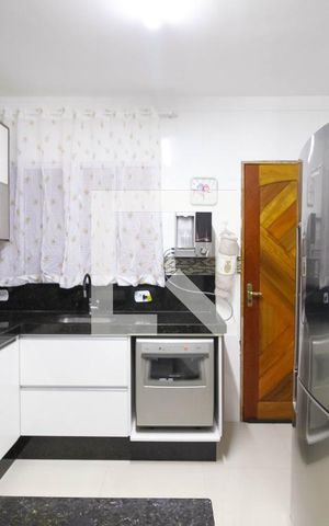 Casa à venda com 140m², 3 quartos e 3 vagas Casa à venda com 140m², 3 quartos e 3 vagasCozinha