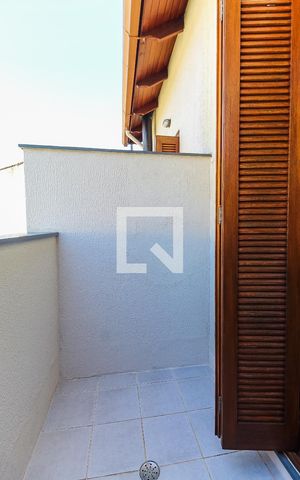Casa à venda com 225m², 3 quartos e 2 vagasSacada quarto 1