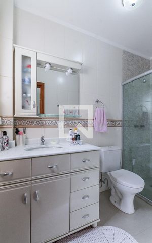 Casa à venda com 225m², 3 quartos e 2 vagasBanheiro da suíte