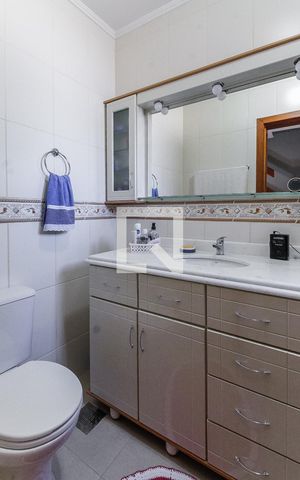 Casa à venda com 225m², 3 quartos e 2 vagasBanheiro