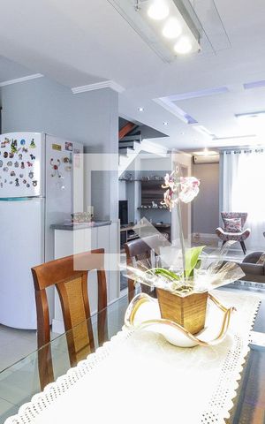 Casa à venda com 225m², 3 quartos e 2 vagasSala