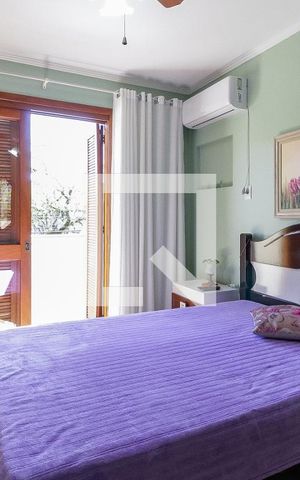 Casa à venda com 225m², 3 quartos e 2 vagasSuíte