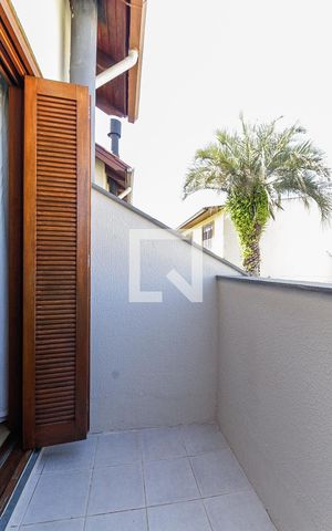 Casa à venda com 225m², 3 quartos e 2 vagasSacada quarto 1