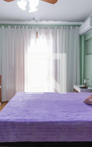 Casa à venda com 225m², 3 quartos e 2 vagasSuíte